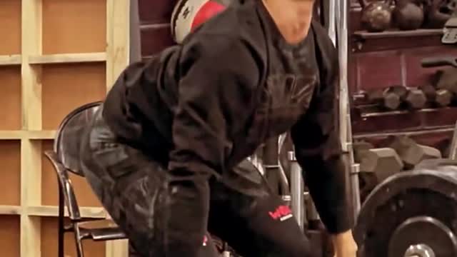 The girl lifted 100 kg weight at once GMY motivational video