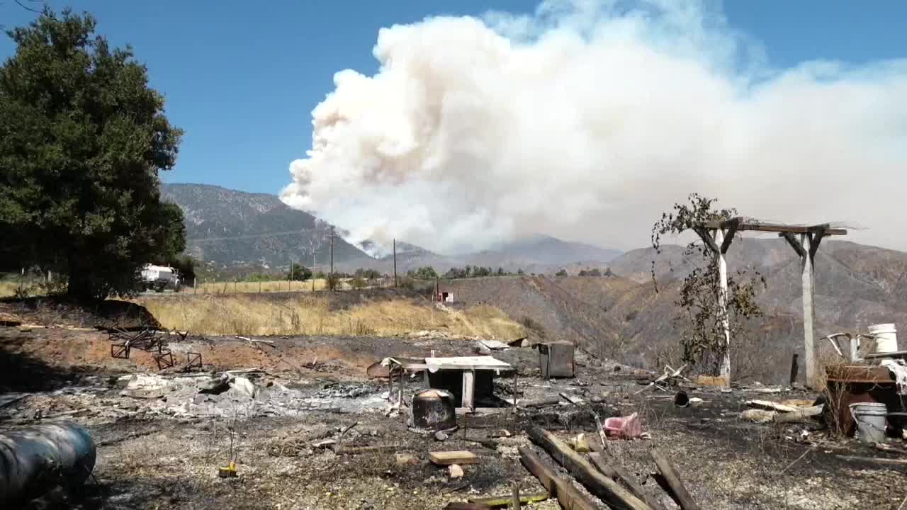 Incendio forestal consume unas 6.000 hectáreas y deja casi 8.000 evacuados en California