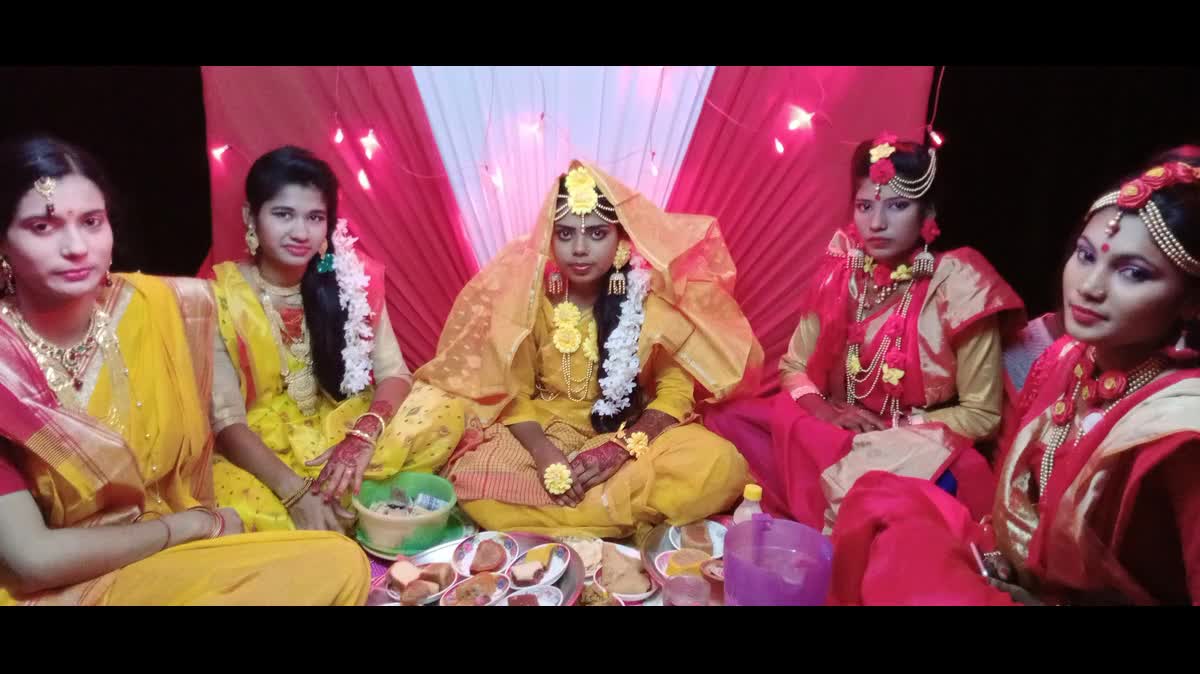 This video with some pictures of the wedding ceremony in Bangladesh