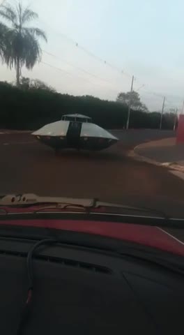 Patrulha abordando um "disco voador" 🛸