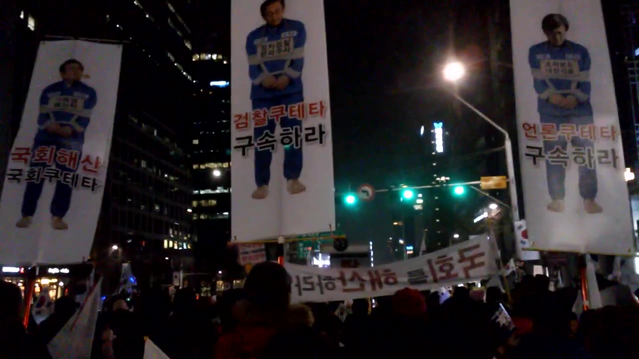 20210108_V3_S01(ZS30MlNwLac)4년전 2017.1.7 강남 삼성역에서의 영상, 태극기와 피켓을 들고