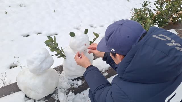 Make a cute little snowman