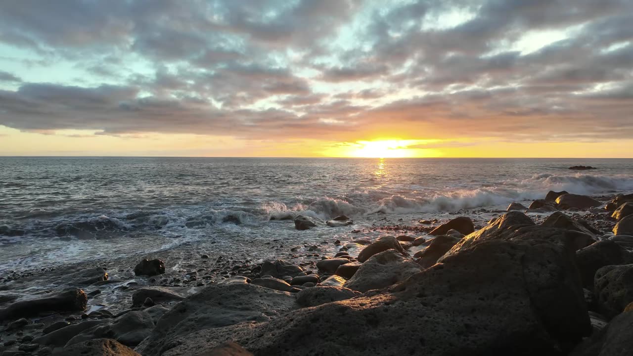 Golden Hour Glow - 20 Minutes Un-Looped Relaxing Ocean Waves - High Quality Sound - No Music - Madeira Portugal