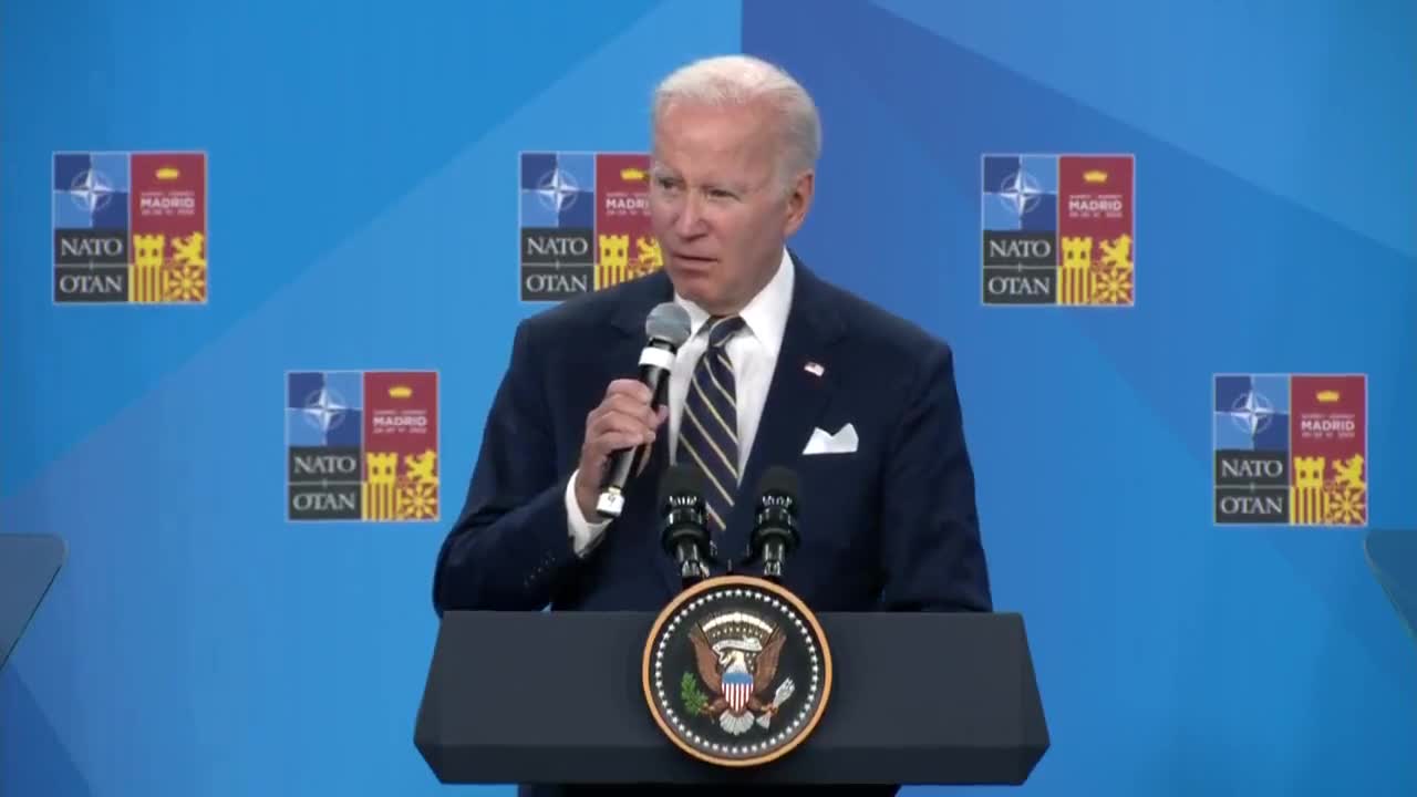 Gazetari Jim Tankersley i NY Times pyet Biden: "Sa kohë është e drejtë të pritet që shoferët amerikanë të paguajnë atë premium" për luftën në Ukrainë? Biden: "Për aq kohë sa të duhet".