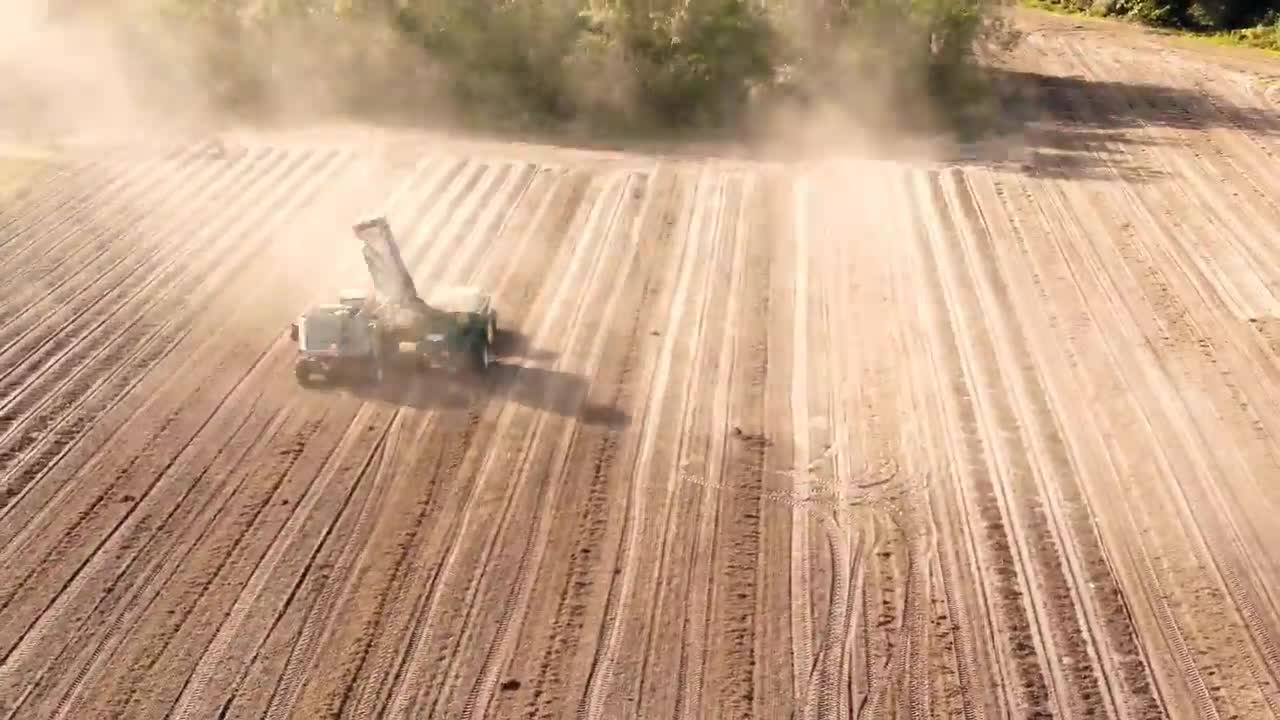 🥜 awesome peanut harvesting & unloading Hyperlapse @ 250 FEET ABOVE