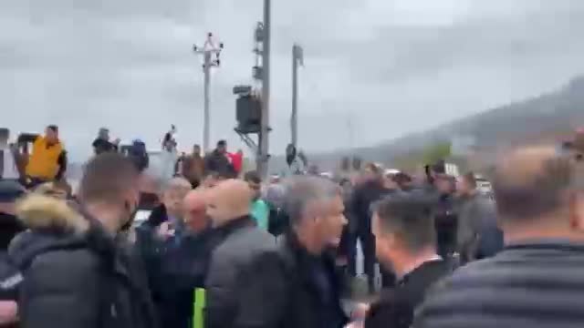Dibranet bllokojne makinen me para qe po blinte vota per PS