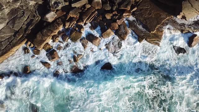 The power of smashing waves against hard rocks