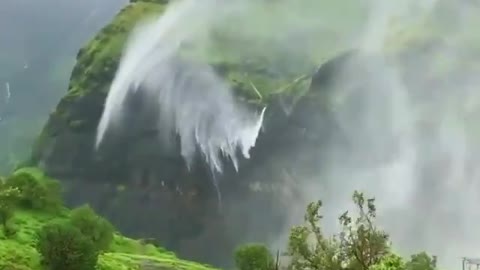 CACHOEIRA INVERSA//impressionante//