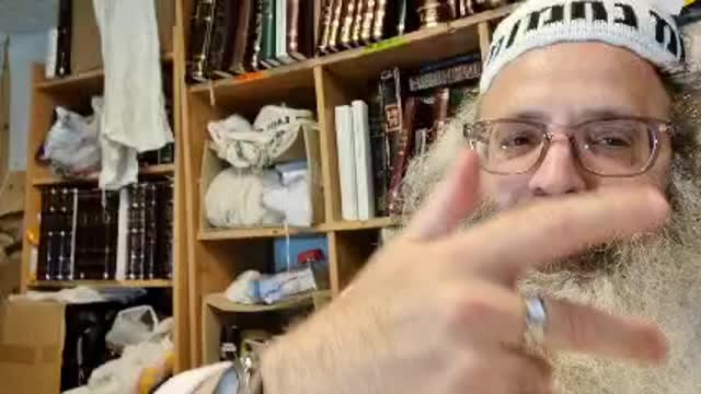 ומעשה נמי באשה אחת גדולה בנוי וקפצו עליה בני אדם לקדשה ואמרה להם מקודשת - שיר נ נח מסכת כתובות דף כב