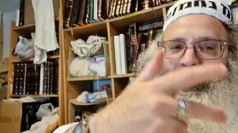 ומעשה נמי באשה אחת גדולה בנוי וקפצו עליה בני אדם לקדשה ואמרה להם מקודשת - שיר נ נח מסכת כתובות דף כב