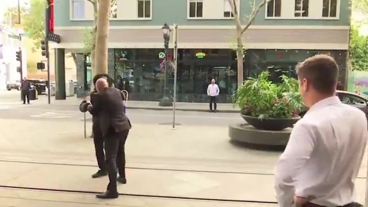 The mayor of San Jose is accosted by a scholar who starts a fight with his security detail