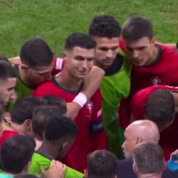 Ronaldo saw his mother crying in the stands and completely broke down.