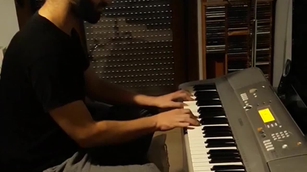 Noob lvl1 Pianist improvising to reach lvl2
