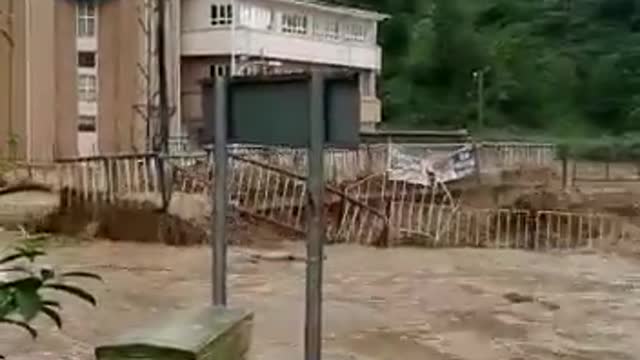 Massive flooding in Turkey causes massive damage