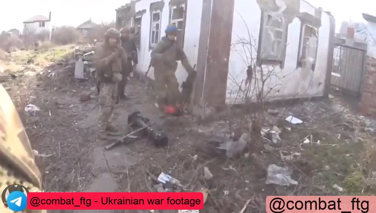 Ukrainian Soldiers Firefight in Mariupol
