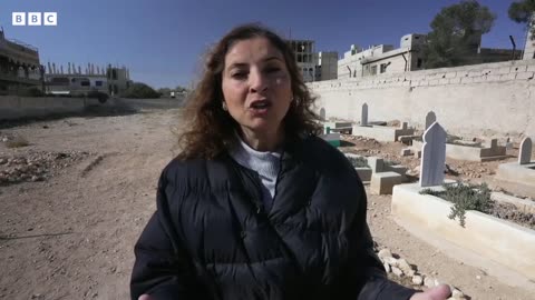 Syria mass graves: Daunting task of searching for and naming the dead | BBC News