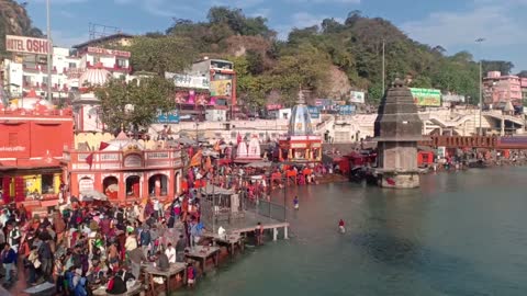 Crazy Time Lapse Video of People Bathing in Holi Ganga at Haridwar