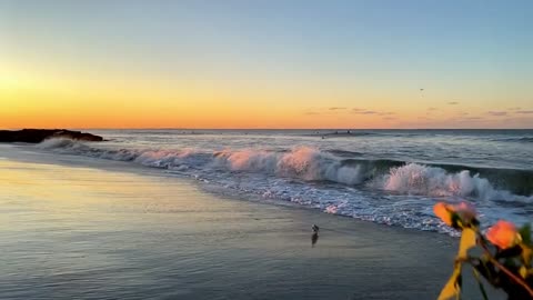 The setting sun and the sea