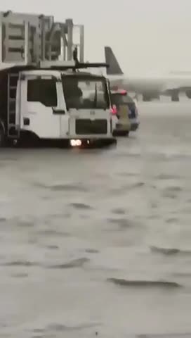 Alarming New Clip From Dubai Airport Shows MASSIVE Amounts Of Flooding
