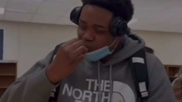 Lmao kid brings the one chip challenge to school