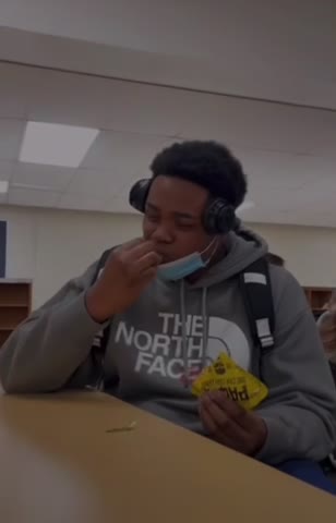 Lmao kid brings the one chip challenge to school