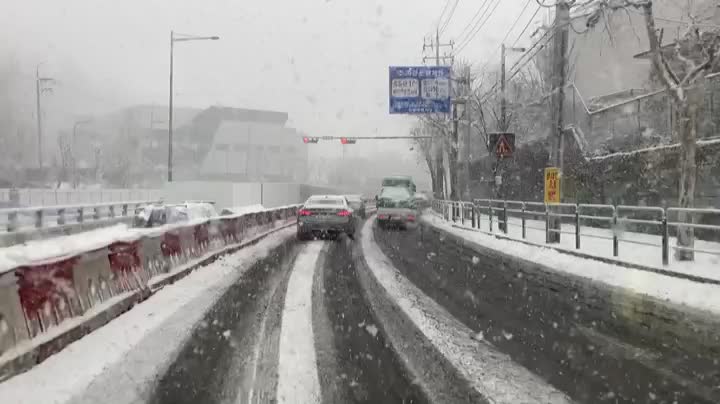 There was a lot of snow. in Seoul