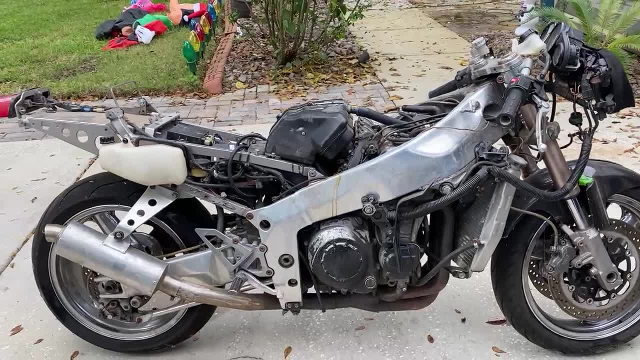 Kawasaki Zx7r project bike