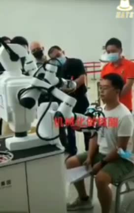 Mire lehet jó egy robot? / What can a robot do?