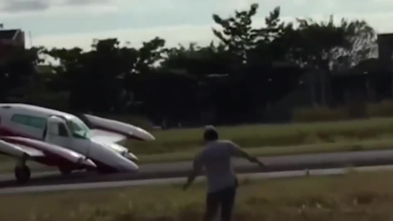 Top 10 Airplane Crash and Emergency Landings Compilation