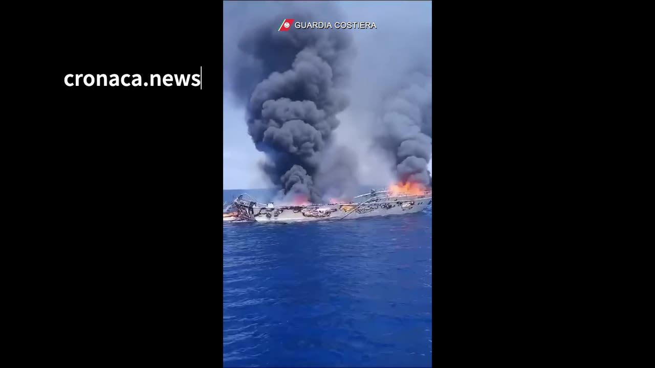 Grossa nave italiana prende fuoco a largo di Santa Maria di Castellabate