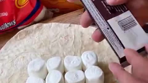You've been eating SMORES WRONG your WHOLE LIFE! (FOR ENTERTAINMENT PURPOSES ONLY)