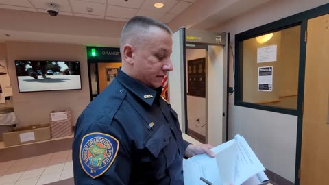 OFFICER GOES HANDS ON! KAREN PUTS BATTERY IN HIS BACK! PUBLIC SERVANTS EDUCATED!