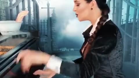 A lady playing the piano