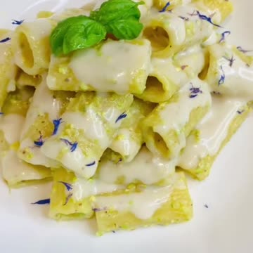 Pasta with pistachio pesto