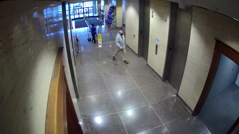8003FCOB01ElevatorLobby_2021-01-06_09h40min00s810ms.mp4