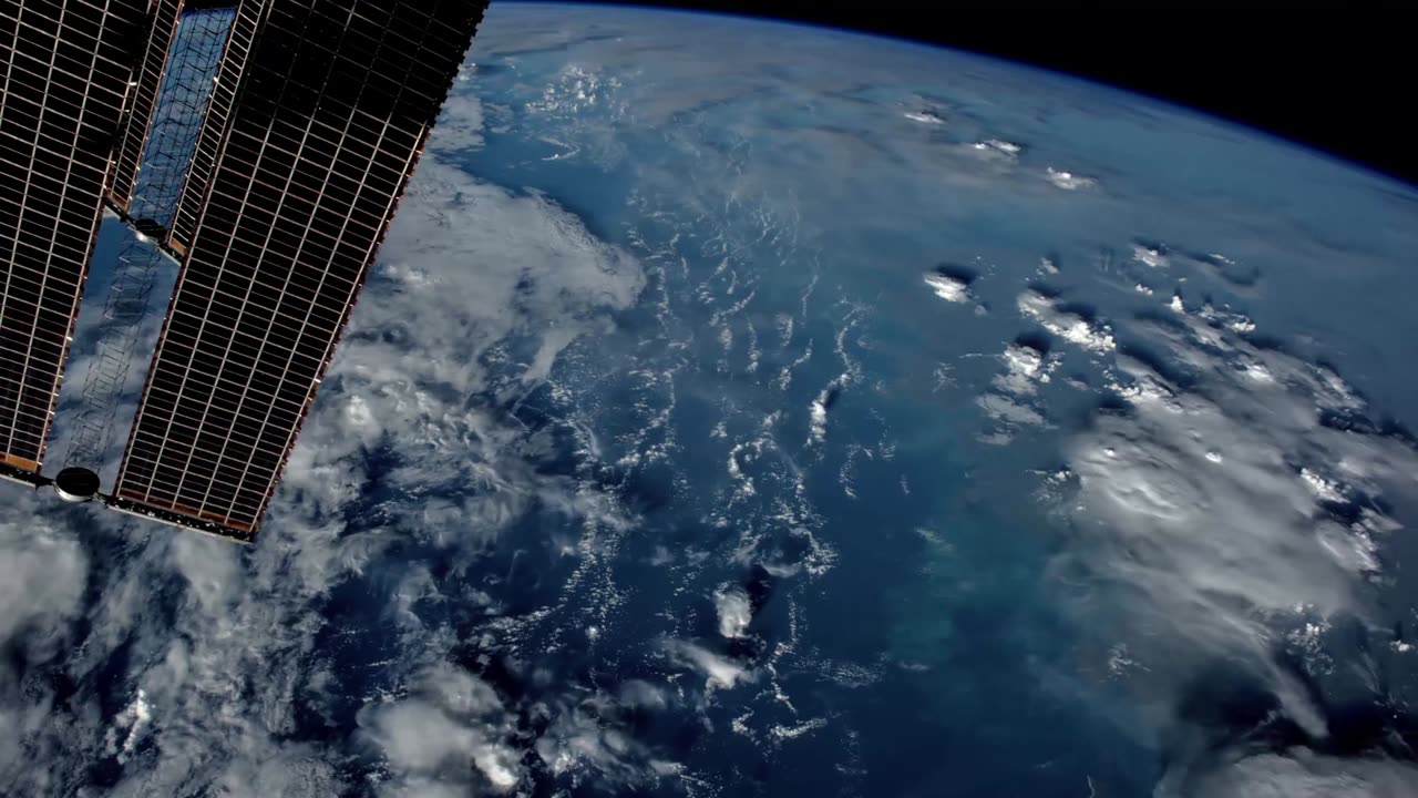 The New ISS Expedition 42 Time Lapse Video of Earth