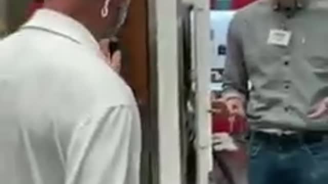 Τα πρώτα δίποδα ''ζόμπι'' άρχισαν να εμφανίζονται... (προφανώς και εμβολιασμένα)
