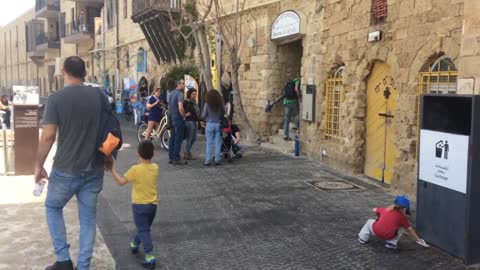 Little kid hilariously can't make trash shot into bin