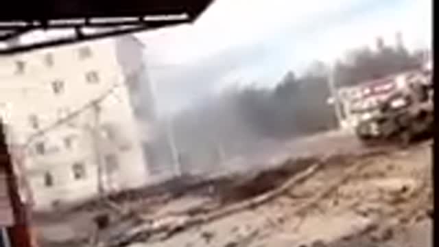 ukraine war: Tank battle between a Russian T-72 and unseen Ukrainians in Volnovakha