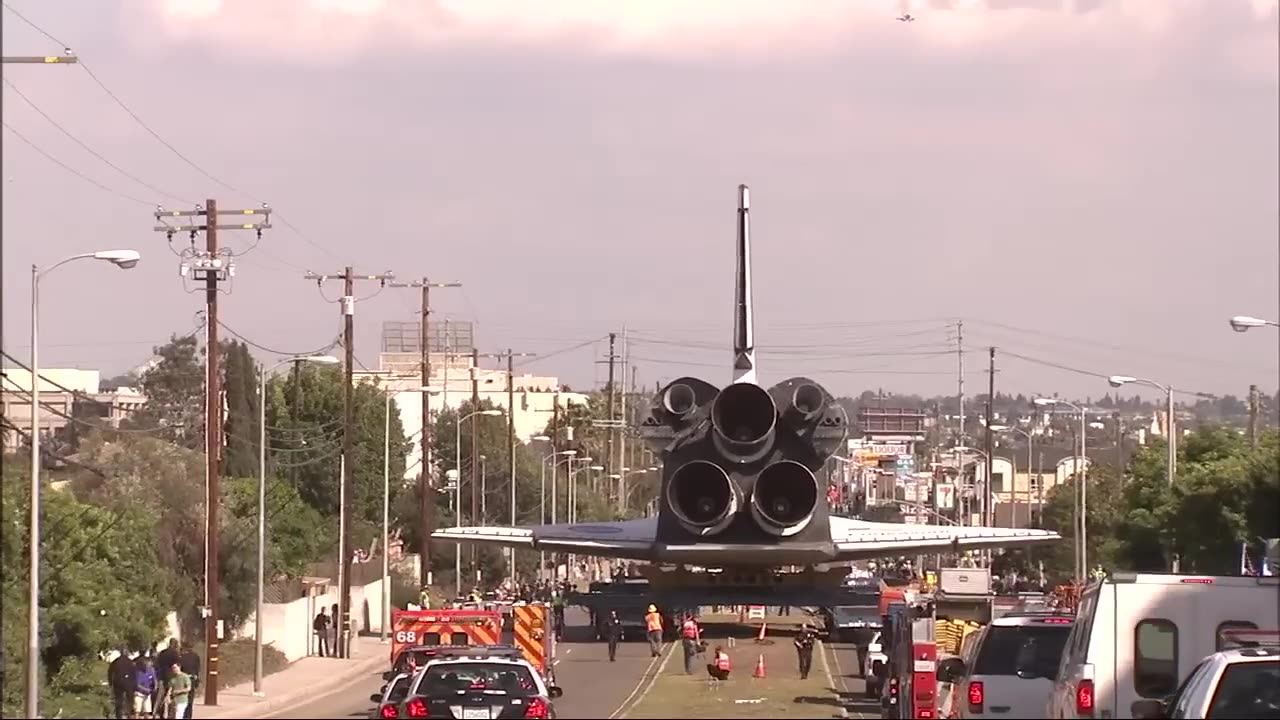 🌃 Historic Street Parade: #Space Shuttle Endeavour's Grand LA Debut! 🚀🌌 #nasa