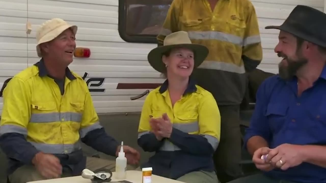 The crew finally finds their first gold in 3 years #shorts #aussiegoldhuntersminesos