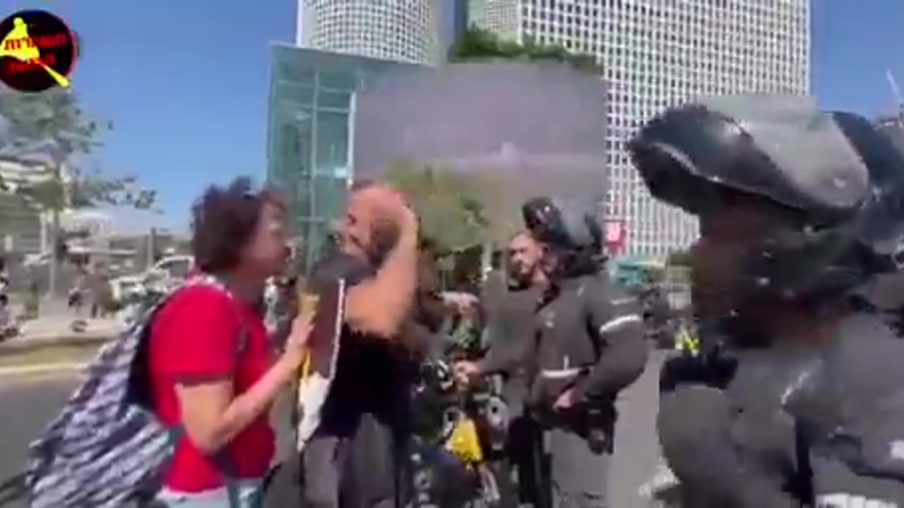 🚨Israeli police forcibly grabs woman standing with “No to violence" sign in Tel Aviv