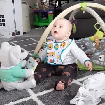 Baby Showered In Bubbles Delivers Extremely Contagious Laughter