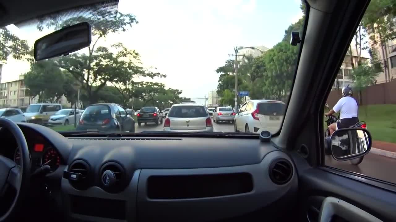 Reckless cyclist nearly rides into oncoming traffic