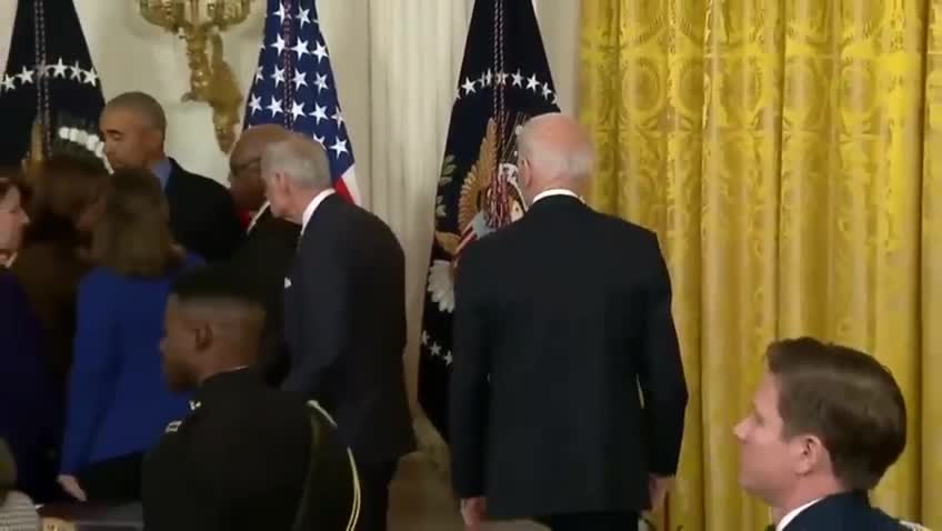 Zmatený Joe Biden