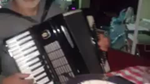 Armenian accordionist sings 50 CENT