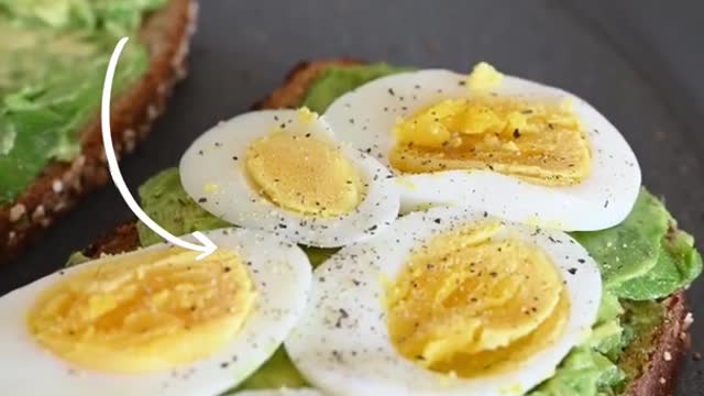 Easy Keto Diet Meal Plan for Beginners - Avocado Egg Sandwich