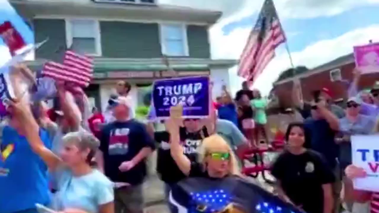 Trump Supporters line the streets to welcome Kamala and Tim to Chicago