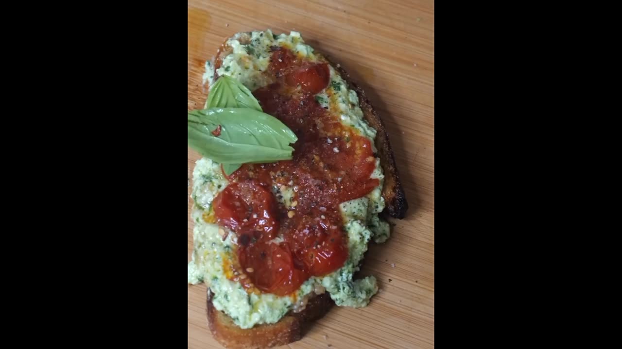 Ricotta Pesto Toast 😋