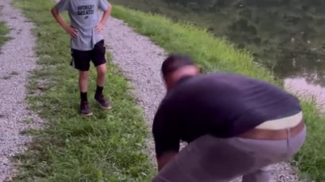 Man slapped by large fishrevange of the carp
